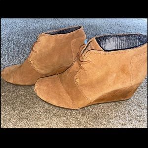 Toms Womens Suede Wedge Bootie Worn